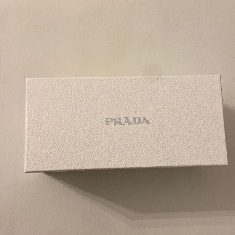 Authentic prada case - Picture 1 of 2